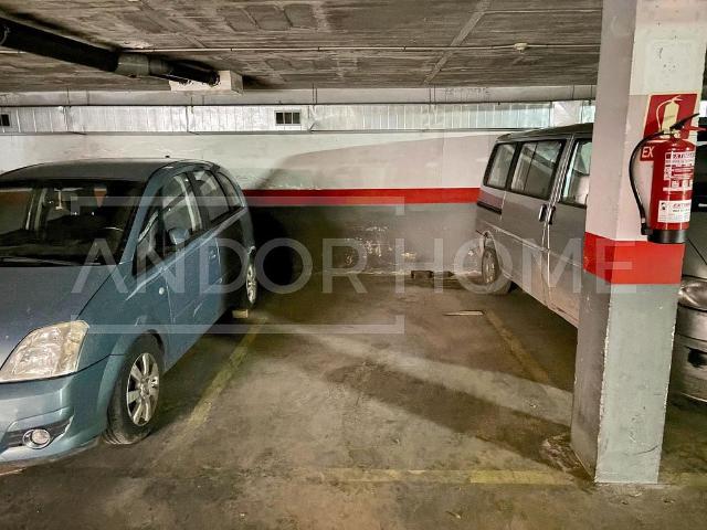Garaje en venta en calle De Les Carretes, Barcelona, de 8 m² por 20.000