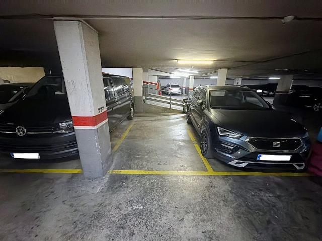 Garaje en venta en calle De L'escultor Canet, Barcelona, de 9 m² por 17.000