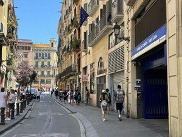 Garaje en venta en calle De L'hospital, Barcelona, de 20 m² por 27.000