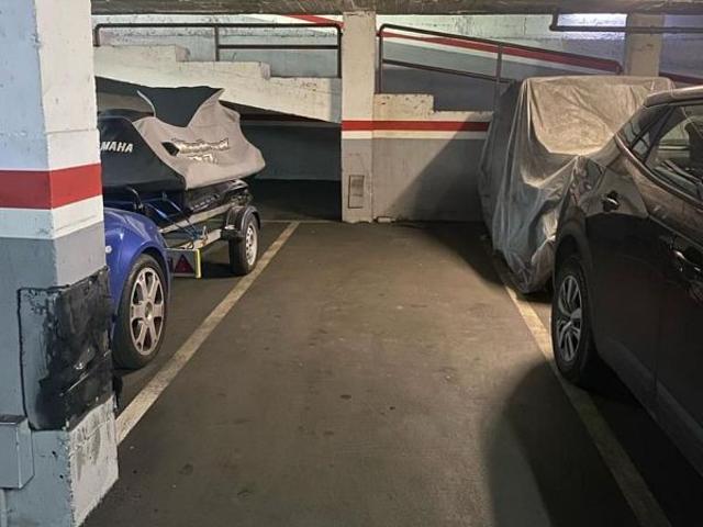 Garaje en venta en calle De Lincoln, Barcelona, de 16 m² por 25.000