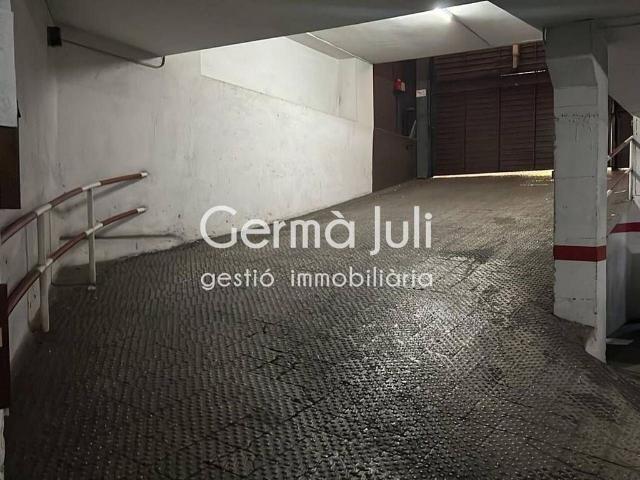 Garaje en venta en calle De Matamoros, Badalona, de 8 m² por 20.000