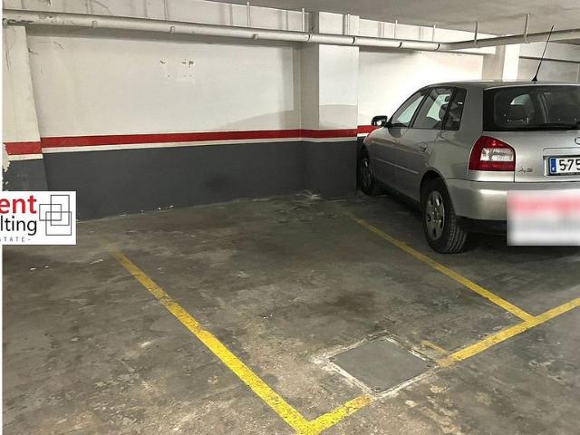 Garaje en venta en calle De Mallorca, Barcelona, por 13.000