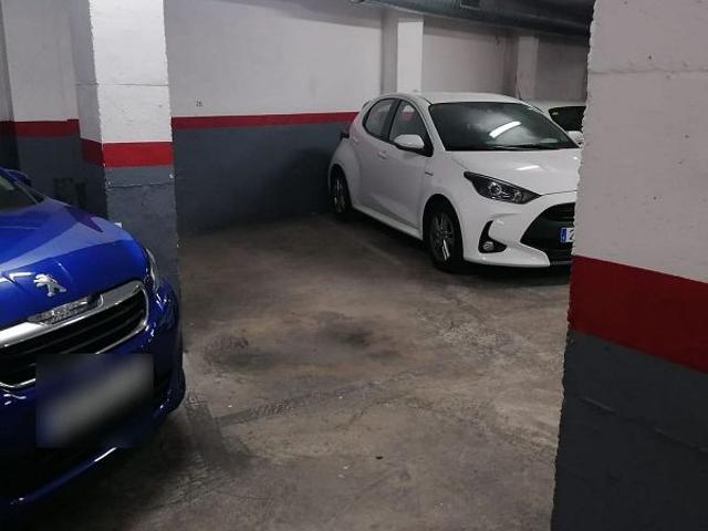Garaje en venta en calle De Manila, Badalona, de 10 m² por 10.000