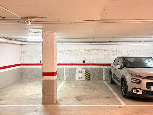 Garaje en venta en calle De Maria Auxiliadora, Badalona, de 9 m² por 18.500
