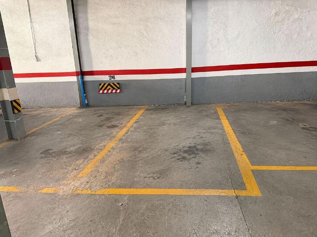Garaje en venta en calle De Milà i Fontanals, Santa Coloma de Gramanet, de 8 m² por 12.500