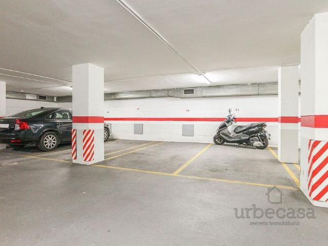 Garaje en venta en calle De Nicaragua, Barcelona, de 9 m² por 19.000