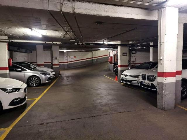Garaje en venta en calle De Nicaragua, Barcelona, de 10 m² por 27.000