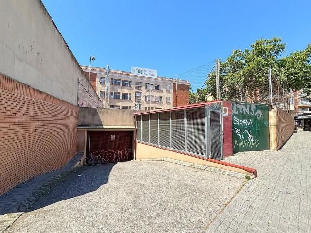 Garaje en venta en calle De Sant Adrià, Barcelona, de 13 m² por 26.200