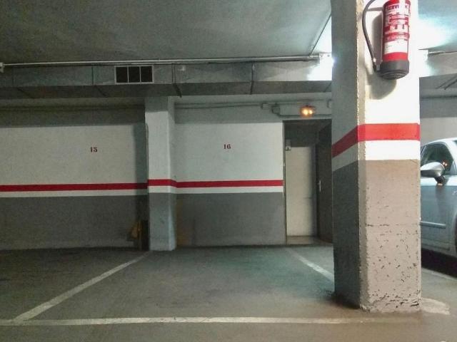 Garaje en venta en calle De Sant Carles, Santa Coloma de Gramanet, de 10 m² por 12.000