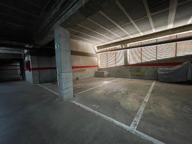 Garaje en venta en calle De Sant Ferran, Cornellà de Llobregat, de 32 m² por 12.000