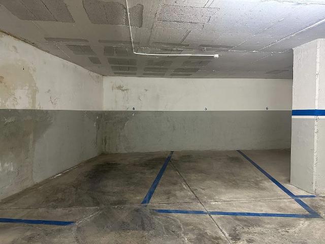 Garaje en venta en calle De Sant Miquel, Esparreguera, de 36 m² por 6.680