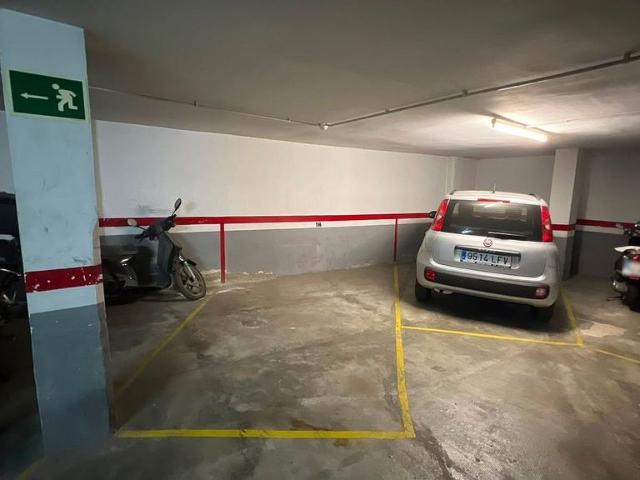 Garaje en venta en calle De Santa Carolina, Barcelona, de 11 m² por 17.000