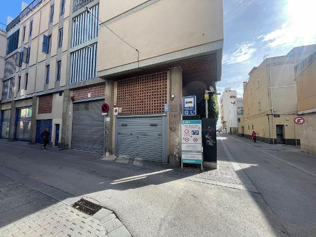 Garaje en venta en calle De Santa Maria, Badalona, de 3 m² por 5.000