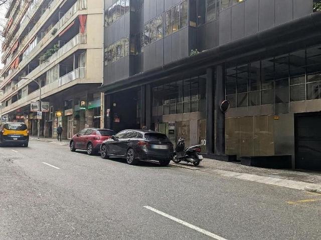 Garaje en venta en calle De Santaló, Barcelona, de 8 m² por 13.100