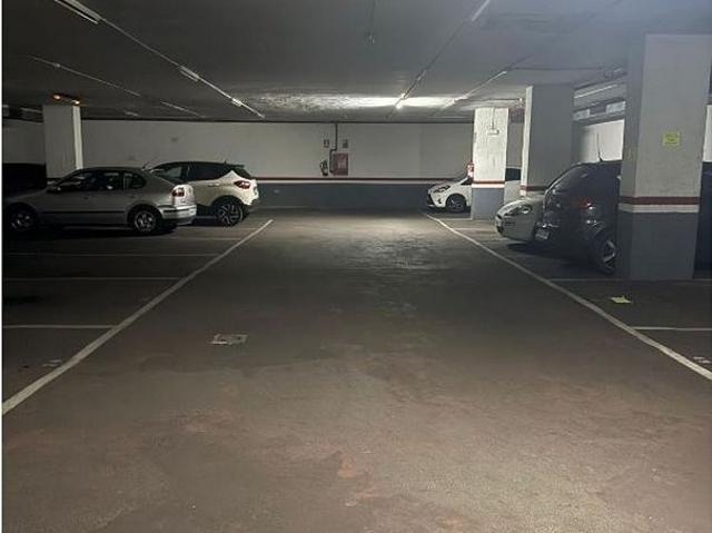 Garaje en venta en calle De Sardenya, Barcelona, de 19 m² por 15.000