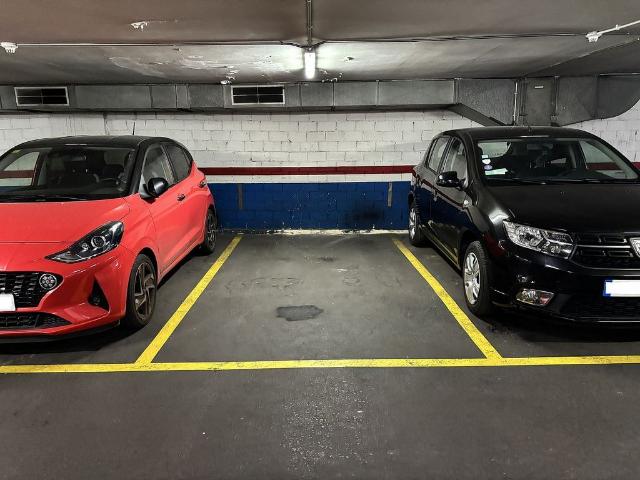 Garaje en venta en calle De Sardenya, Barcelona, de 11 m² por 18.000