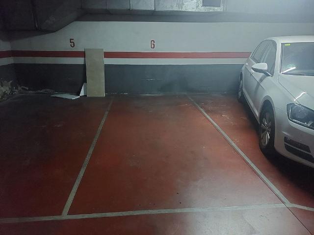 Garaje en venta en calle De Sardenya, Barcelona, de 27 m² por 19.900