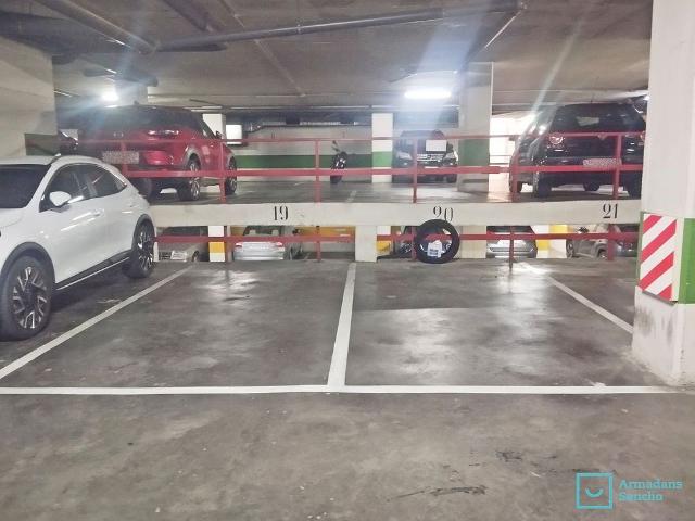 Garaje en venta en calle De Sardenya, Barcelona, de 8 m² por 29.000