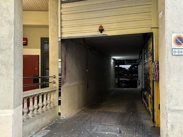 Garaje en venta en calle De Sepúlveda, Barcelona, de 12 m² por 15.500