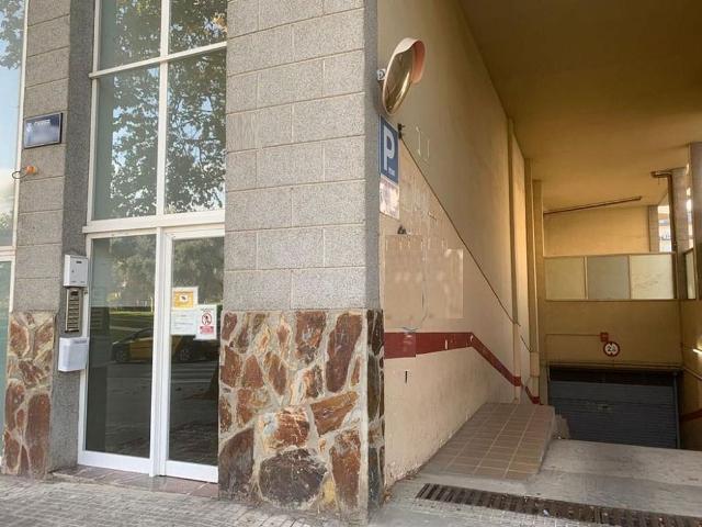 Garaje en venta en calle De Sicília, Terrassa, de 27 m² por 5.500