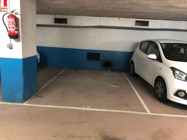 Garaje en venta en calle De Sicília, Barcelona, de 9 m² por 23.900