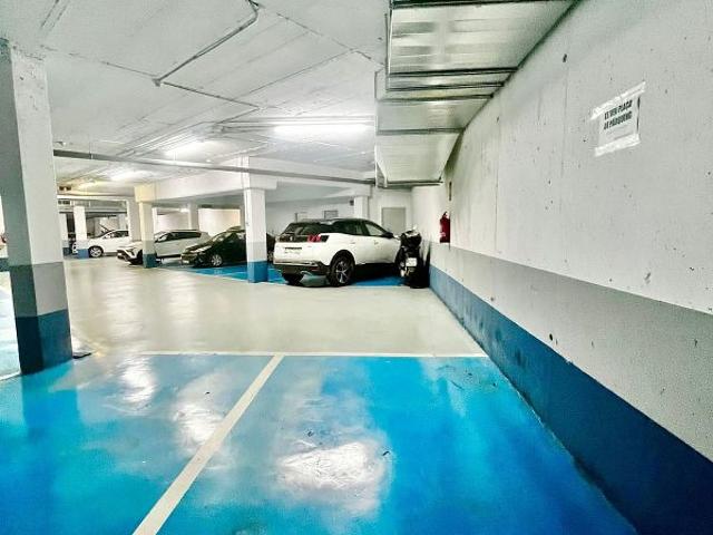 Garaje en venta en calle De Pomar de Baix, Badalona, de 10 m² por 33.500