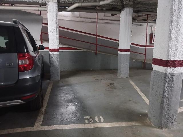 Garaje en venta en calle De Portbou, Barcelona, de 24 m² por 12.000