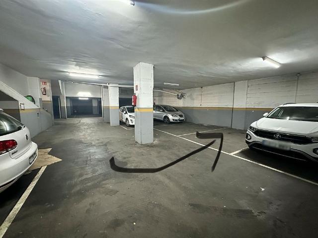 Garaje en venta en calle De Pau Alsina, Barcelona, de 12 m² por 20.000