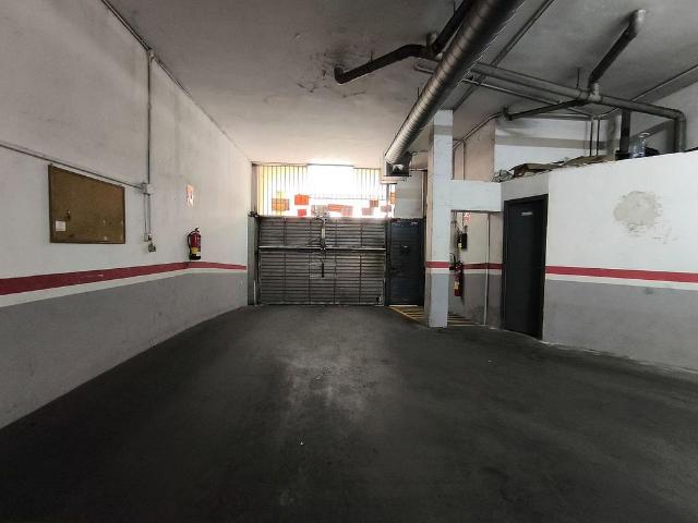 Garaje en venta en calle De Pau Claris, Sant Boi de Llobregat, de 12 m² por 13.815