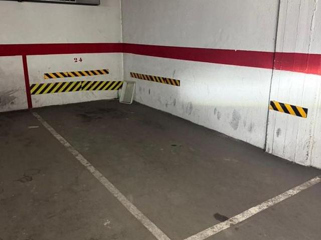 Garaje en venta en calle De Pablo Iglesias, Barcelona, de 16 m² por 20.000