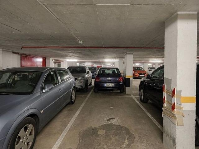Garaje en venta en calle De Padilla, Barcelona, de 10 m² por 25.000