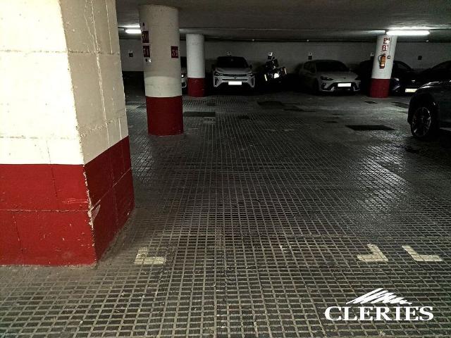 Garaje en venta en calle De Pàdua, Barcelona, de 12 m² por 30.000