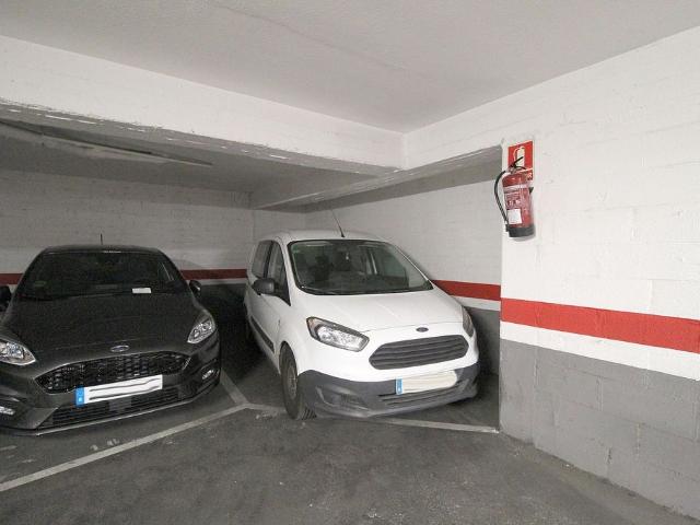 Garaje en venta en calle De París, Hospitalet de Llobregat, L´, de 13 m² por 16.000