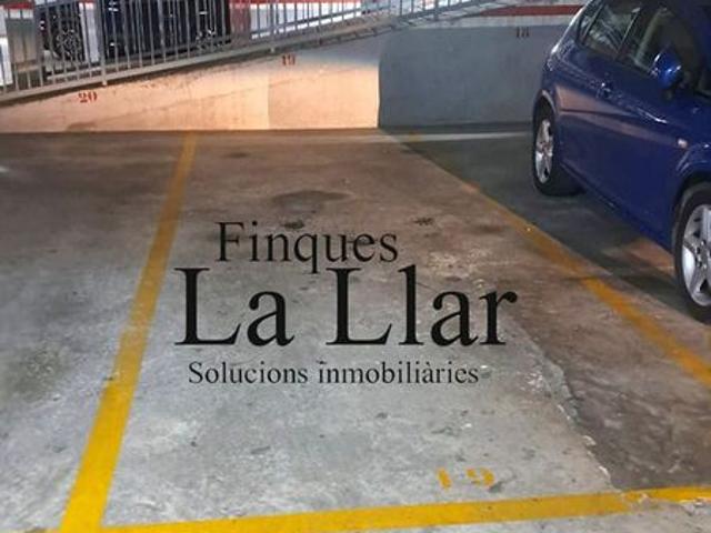 Garaje en venta en calle De Pere Sala, Viladecans, de 16 m² por 19.900