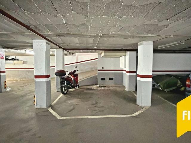 Garaje en venta en calle De Quevedo, Badalona, de 13 m² por 16.500