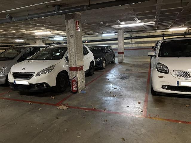 Garaje en venta en calle De Rocafort, Barcelona, de 10 m² por 17.000