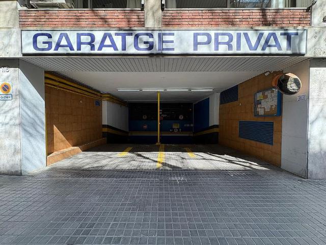 Garaje en venta en calle De Rocafort, Barcelona, de 25 m² por 26.900