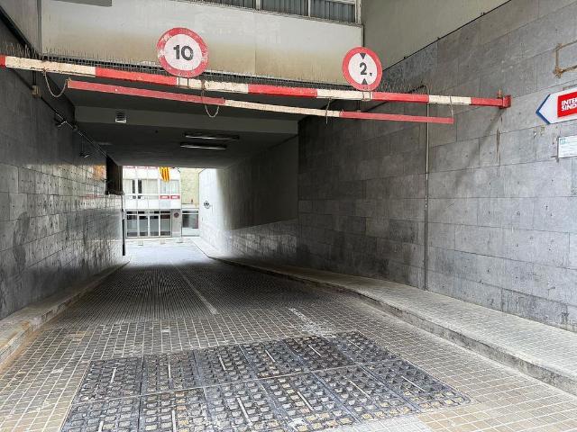 Garaje en venta en calle De Rocafort, Barcelona, de 30 m² por 35.000