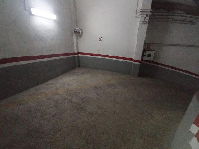 Garaje en venta en calle De Regàs, Sabadell, de 27 m² por 1.900