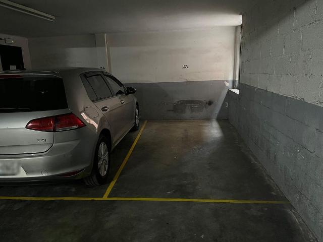 Garaje en venta en calle De Rubens, Barcelona, de 9 m² por 18.000