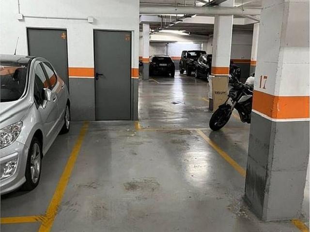 Garaje en venta en calle De Wagner, Terrassa, de 12 m² por 20.000
