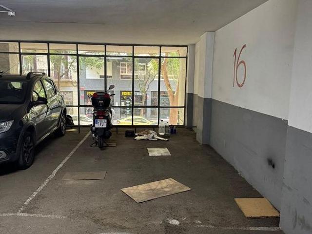 Garaje en venta en calle De Tamarit, Barcelona, de 14 m² por 20.000