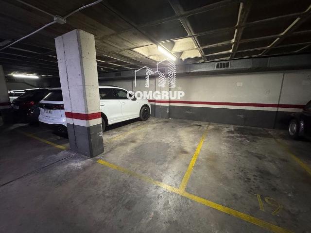 Garaje en venta en calle De València, Barcelona, de 30 m² por 20.000