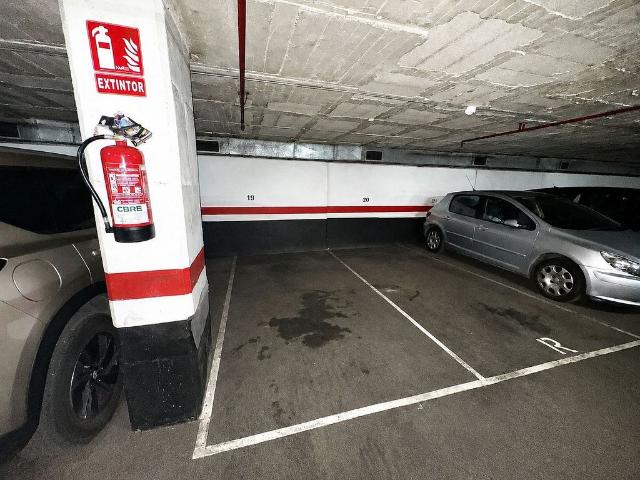 Garaje en venta en calle De València, Barcelona, por 16.000