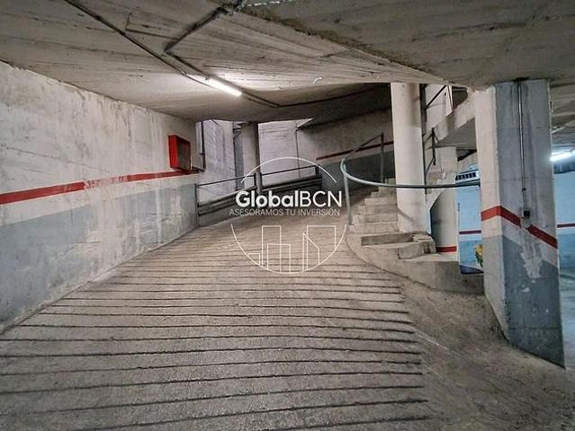 Garaje en venta en calle De Vallparda, Hospitalet de Llobregat, L´, de 13 m² por 16.500