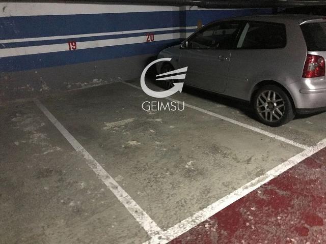 Garaje en venta en calle De Viladomat, Barcelona, de 10 m² por 28.000