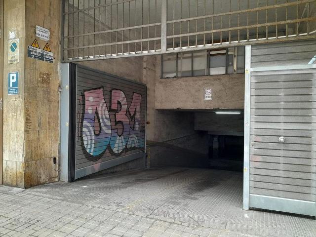 Garaje en venta en calle De Zamora, Barcelona, de 27 m² por 18.000