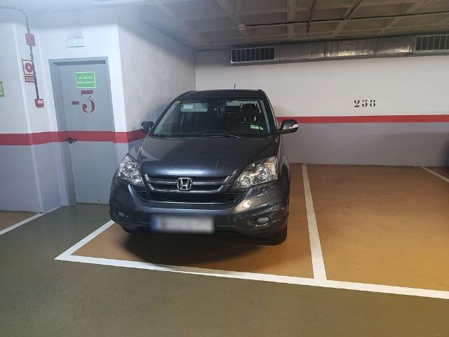 Garaje en venta en calle Del Milanesat, Barcelona, de 13 m² por 29.000