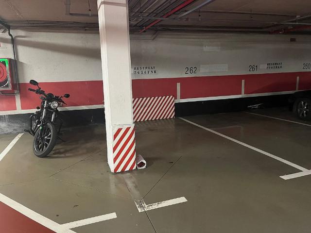 Garaje en venta en calle Del Baluard, Barcelona, de 20 m² por 29.500
