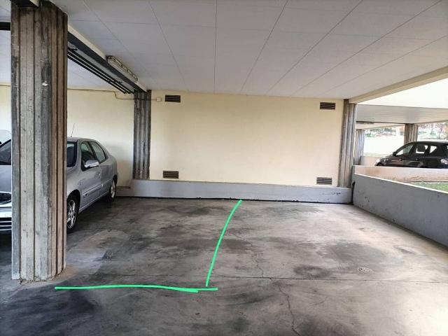 Garaje en venta en calle Del Camp D'or, Girona, de 12 m² por 15.000